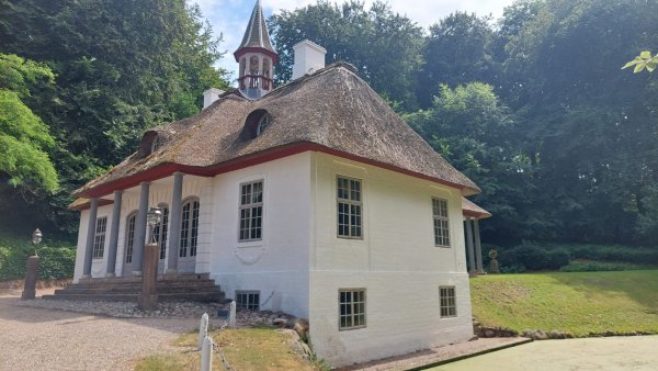 Odkryj Liselund – romantyczną perłę wyspy Møn